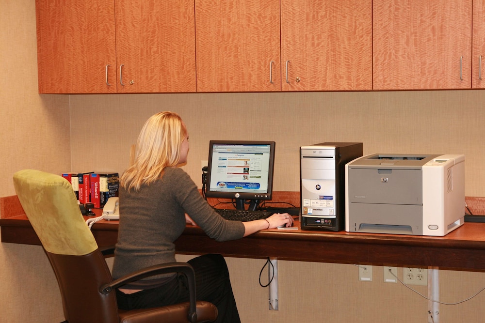 Hampton Inn & Suites Albany Airport - photo 28