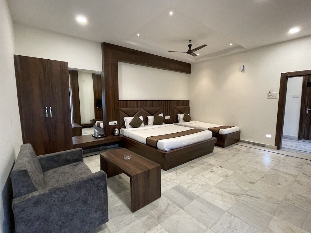Hotel Royal Embassy — Tinsukia — photo 2