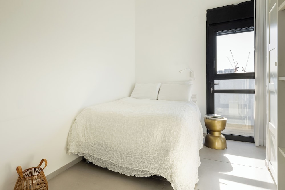Rooftop Jacuzzi Penthouse by Sea N' Rent — 4-Star Luxury Hotel in Tel Aviv, Israel