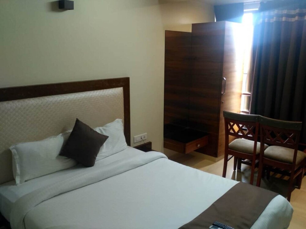Hotel Maval Grand — Wadgaon — photo 4