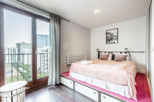 Spacious Studio AC View Pokorna 2 Parking — 4-Star Luxury Hotel in Warsaw, Poland