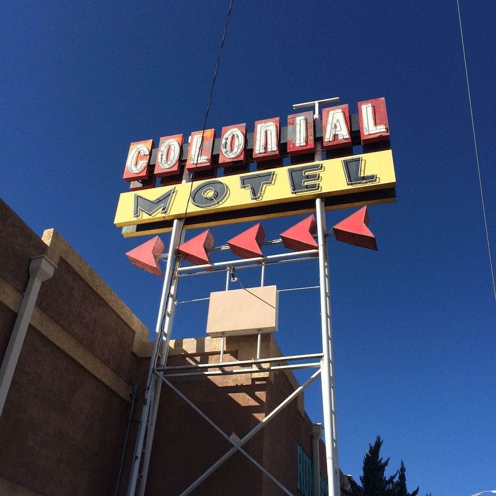 Colonial Motel - carbon neutral hotel in Gallup