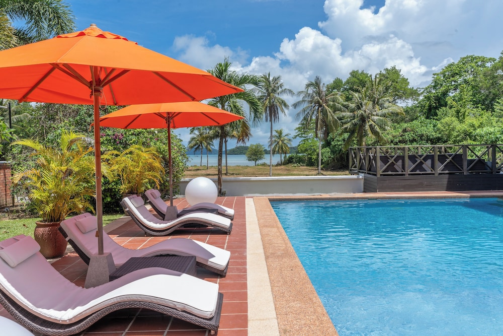 Villa 7 Luxury Private Pool Villa Jacuzzi Sauna WOW Holiday Homes — 4-Star Luxury Hotel in Pantai Cenang, Malaysia