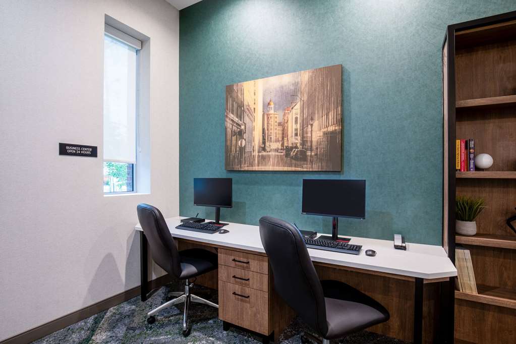 La Quinta Inn & Suites by Wyndham Chattanooga Downtown South - photo 35