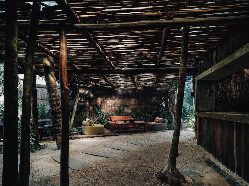 Concierge desk