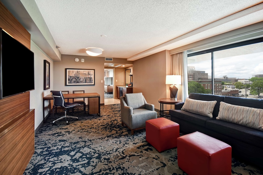 Embassy Suites by Hilton Omaha Downtown Old Market - photo 16