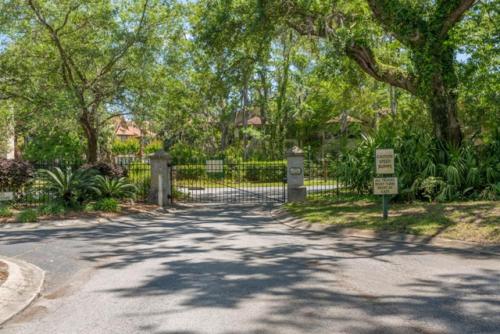 Harbour Oaks 111 in Saint Simons Island, United States
