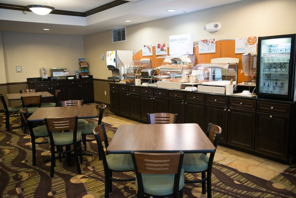 Holiday Inn Express Hotel & Suites Northwood by IHG - photo 34