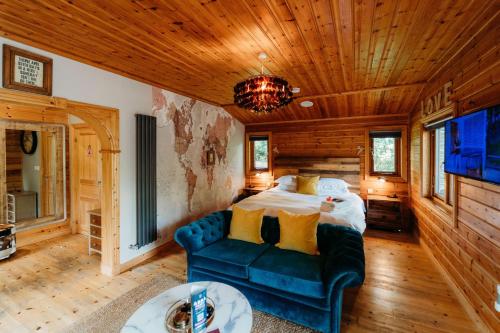 Blissful Corner Lodge Great Ayton Yorkshire with hot tub and onsite bistro
