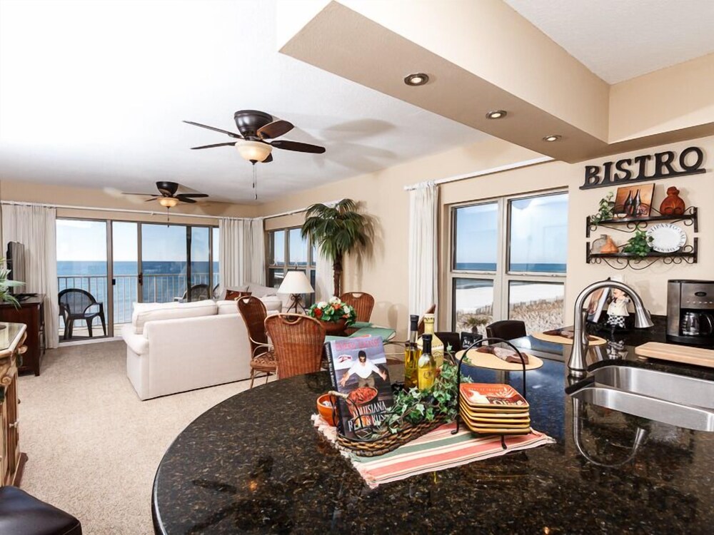 Emerald Towers West 3007 by RedAwning - photo 13
