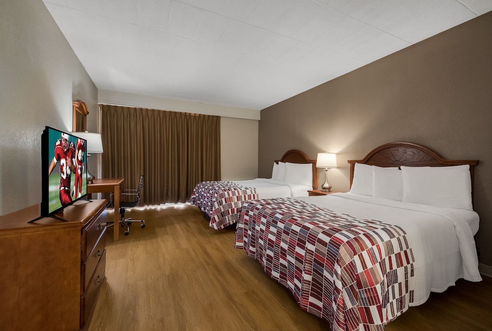 Red Roof Inn & Suites Newark University - photo 6