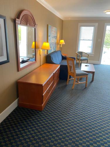 The Admiral Hotel Motel - photo 29