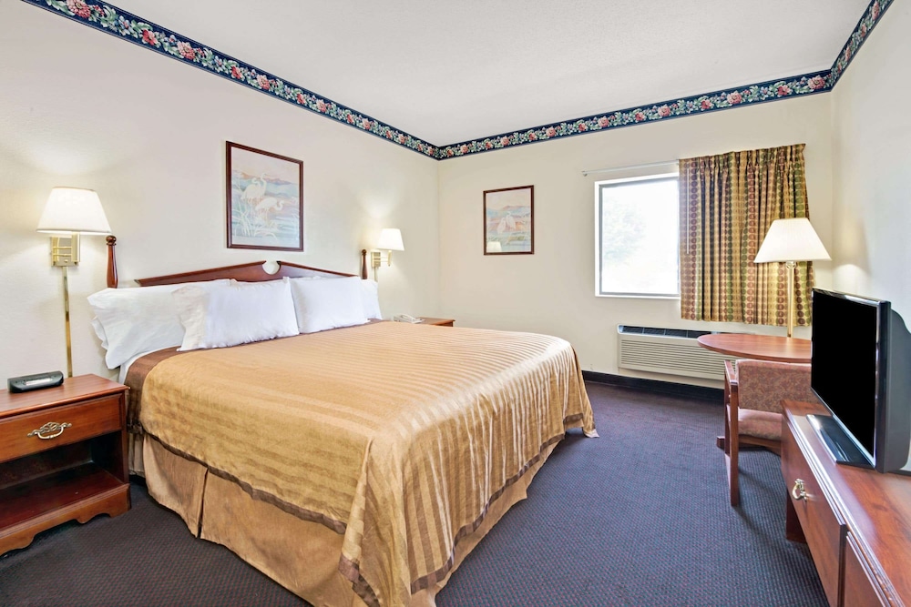 Travelodge by Wyndham St. Louis - photo 14