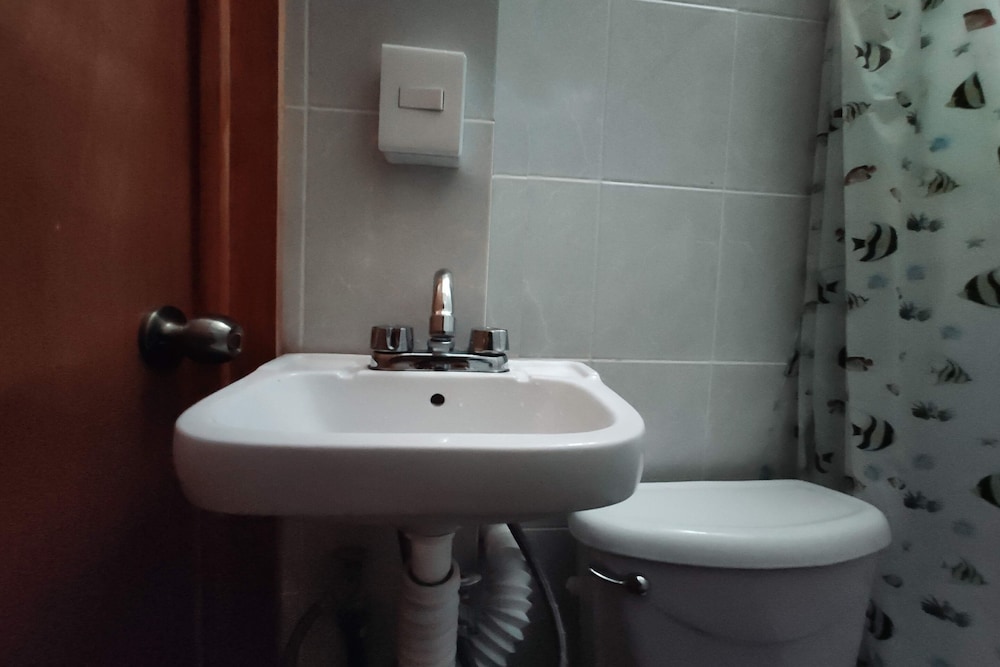 Bathroom sink