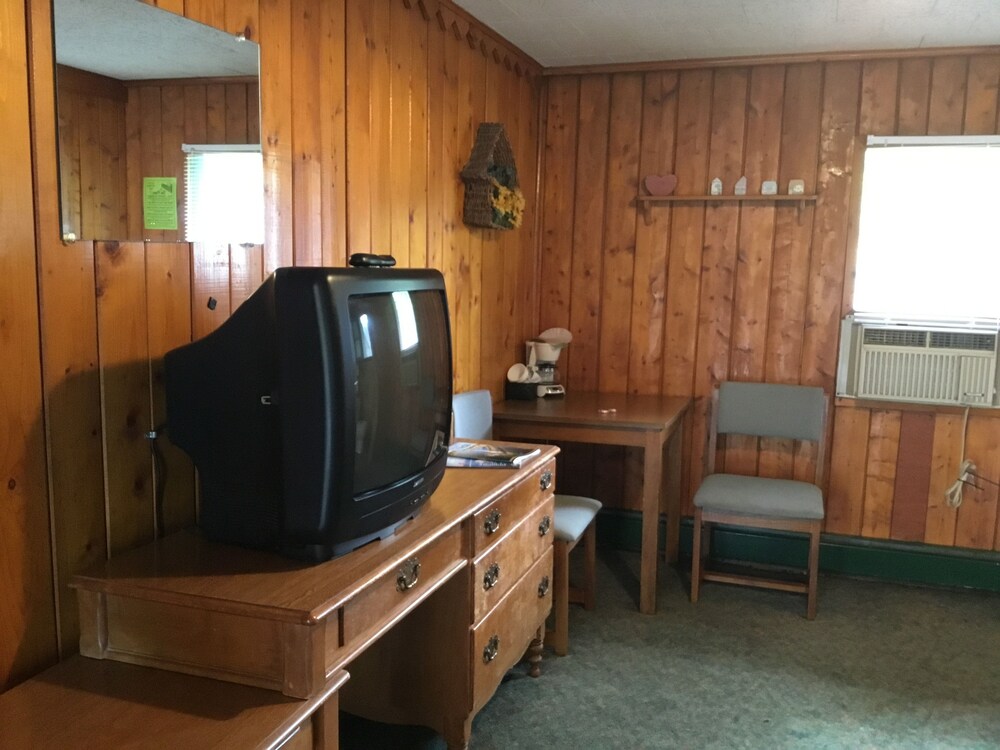 Pines Motel - photo 6