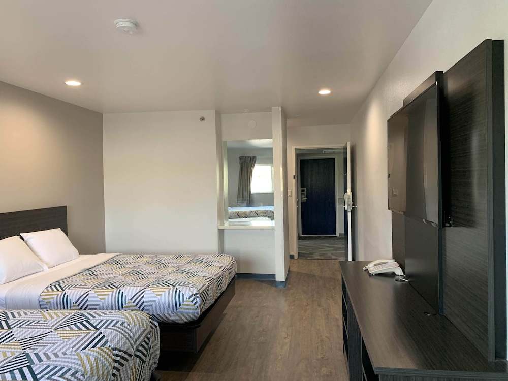 Motel 6 Bullhead City AZ - photo 3