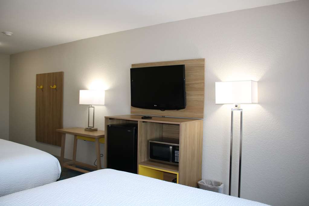 Days Inn by Wyndham Waco University Area - photo 10