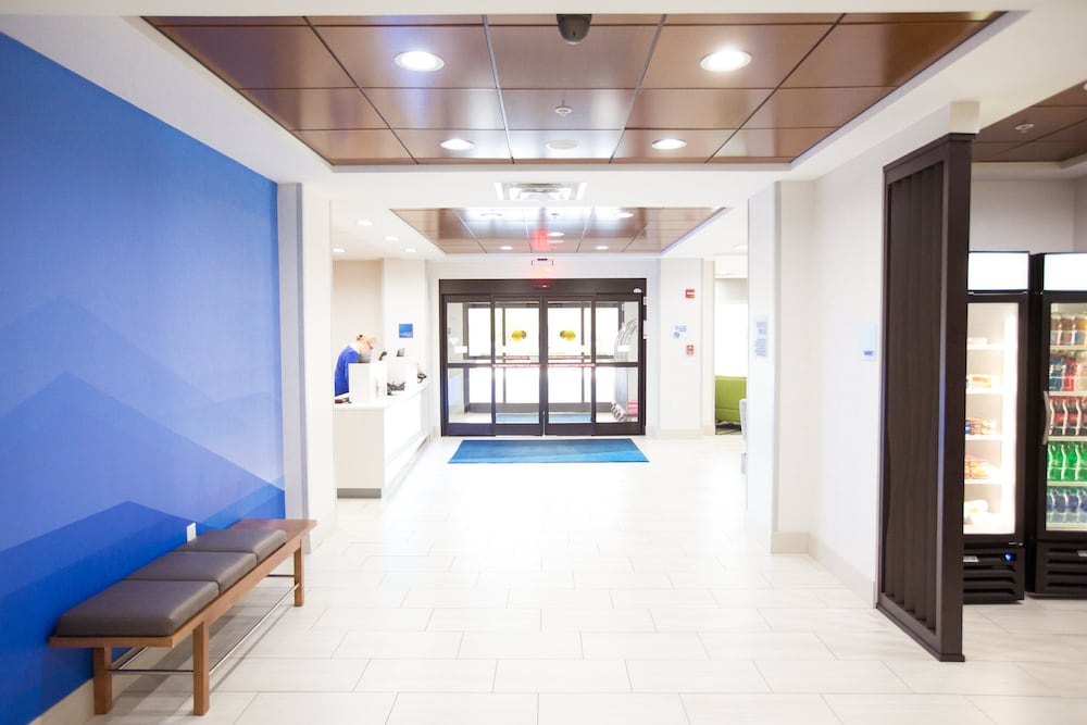 Holiday Inn Express & Suites Knoxville Farragut by IHG - photo 75