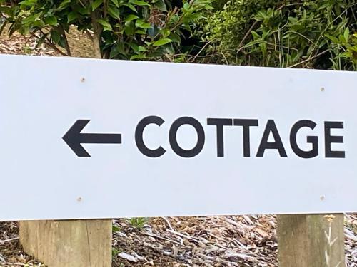 Ohariu Farm Cottage — 4-Star Luxury Hotel in Wellington, New Zealand