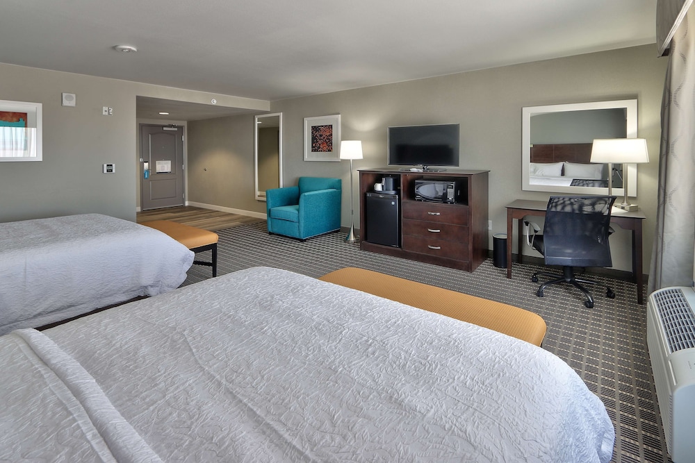 Hampton Inn & Suites Albuquerque Airport - photo 8