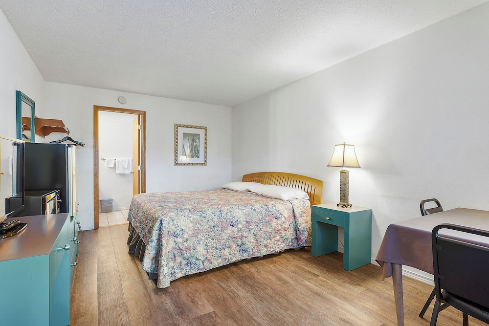 Shelton Inn - photo 3