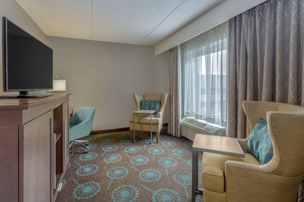 Hampton Inn Bloomington - photo 36