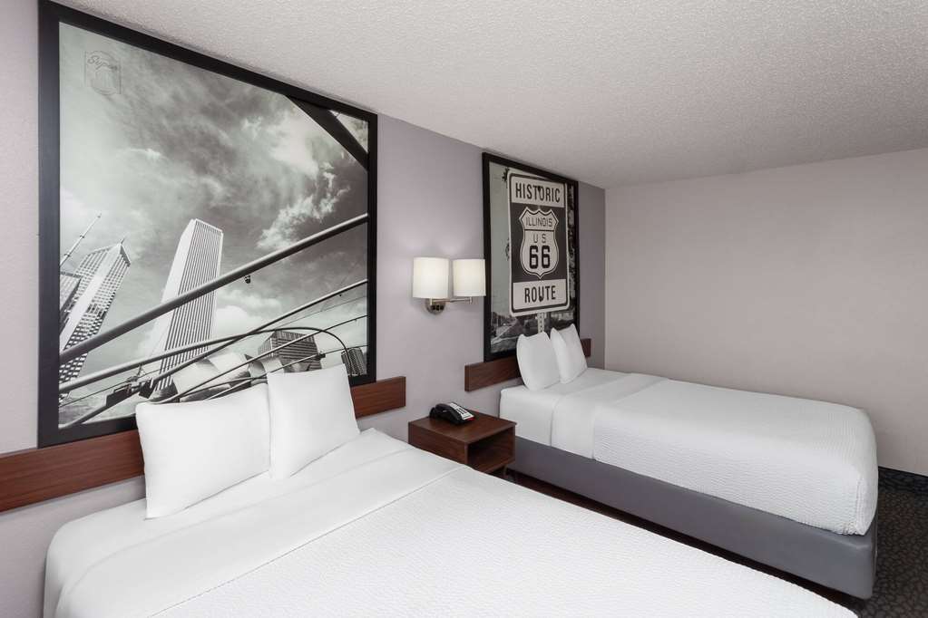 Super 8 by Wyndham Romeoville Bolingbrook - photo 10