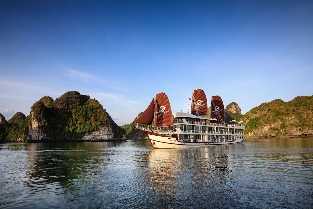 V'Spirit Cruises — 5-Star Luxury Hotel in Ha Long, Vietnam