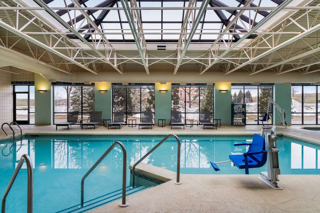 La Quinta Inn & Suites by Wyndham Madison American Center - photo 6