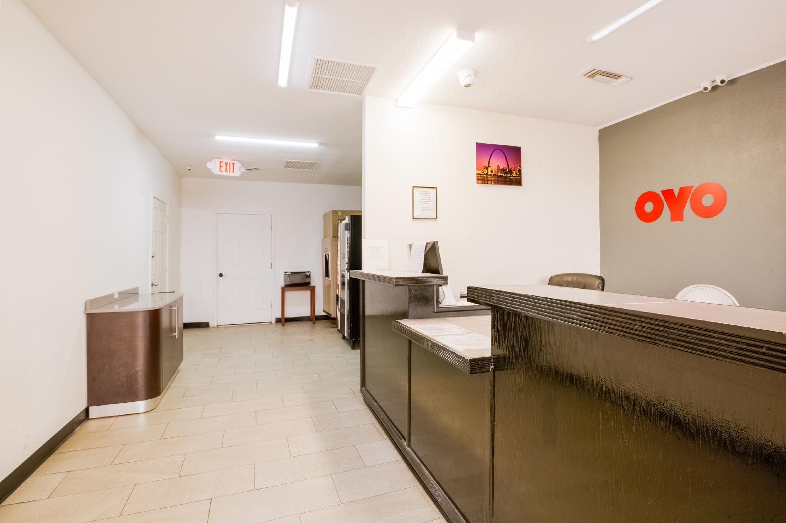 OYO Hotel St. Louis Lambert Airport - photo 23