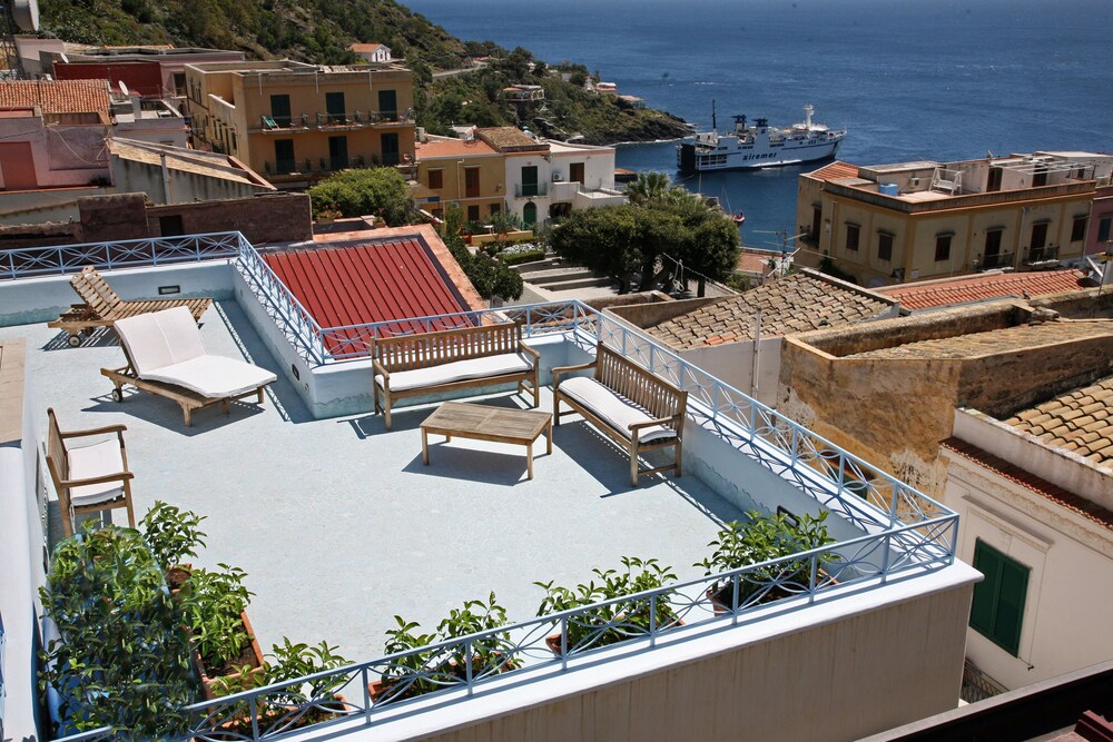 Solares Case Vacanze — 4-Star Luxury Hotel in Ustica, Italy