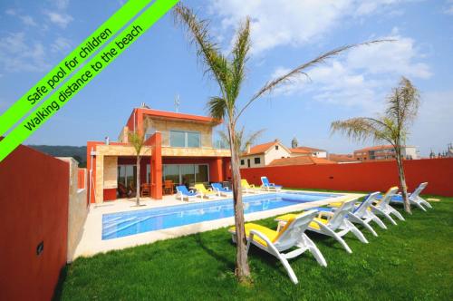 Superb Esposende Villa 5 Bedrooms Villa Agobar Tennis Court — 4-Star Luxury Hotel in Esposende, Portugal