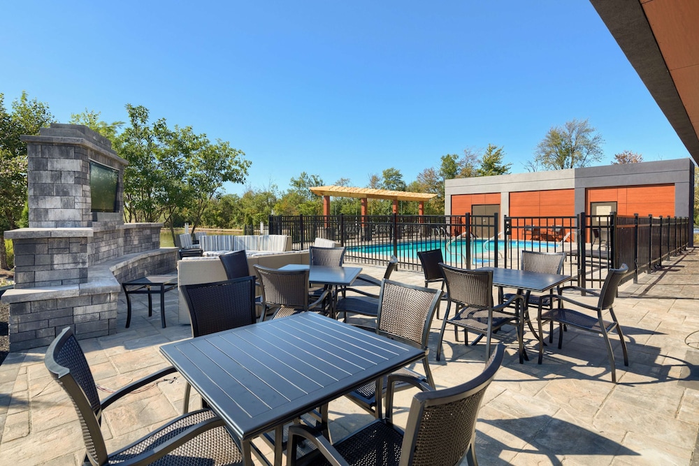 Hampton Inn Louisville Northeast - photo 37
