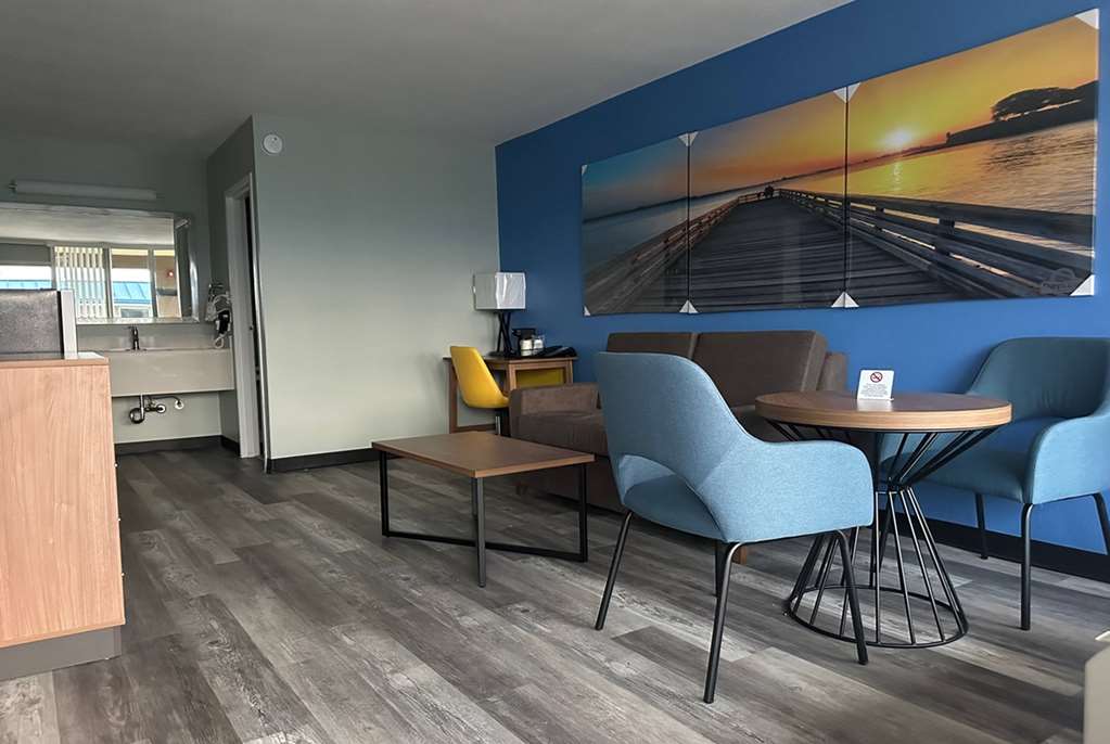 Days Inn & Suites by Wyndham Jennings - photo 26