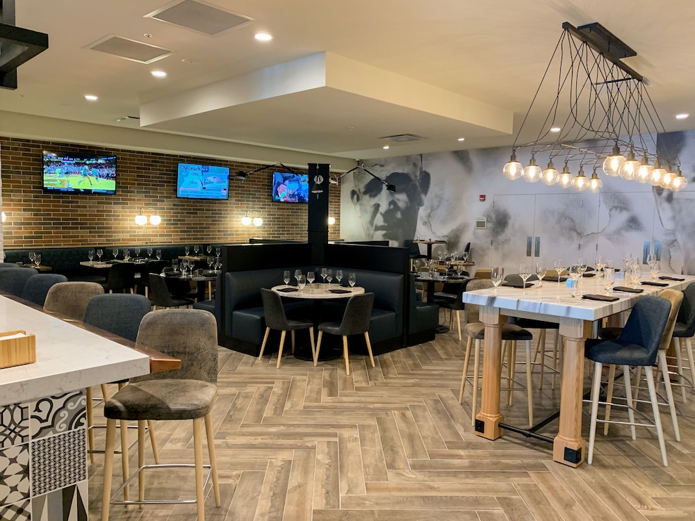 Delta Hotels by Marriott Green Bay - photo 33