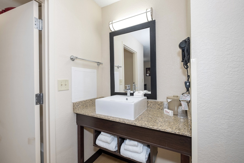 Red Roof Inn PLUS Jacksonville Southpoint - photo 32