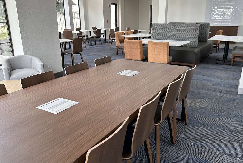 La Quinta Inn & Suites by Wyndham South Holland - photo 10