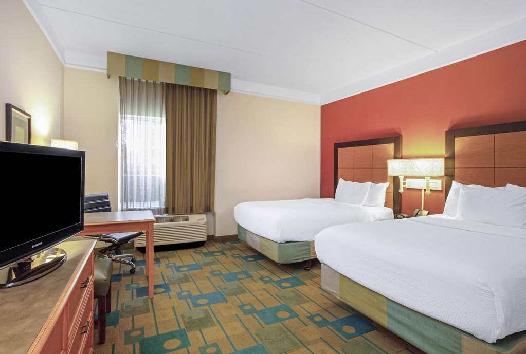 La Quinta Inn & Suites by Wyndham Winston Salem - photo 28
