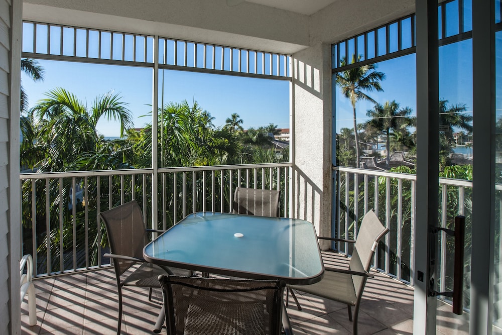 Olde Marco Island Inn and Suites - photo 16