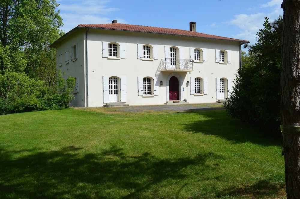Maison d'hôtes L'Escalère — 4-Star Luxury Hotel in Salies-Du-Salat, France
