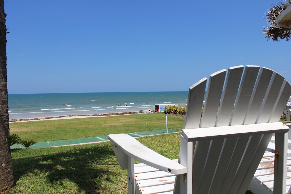 Shoreline Suites & Cabana Cottages - photo 3