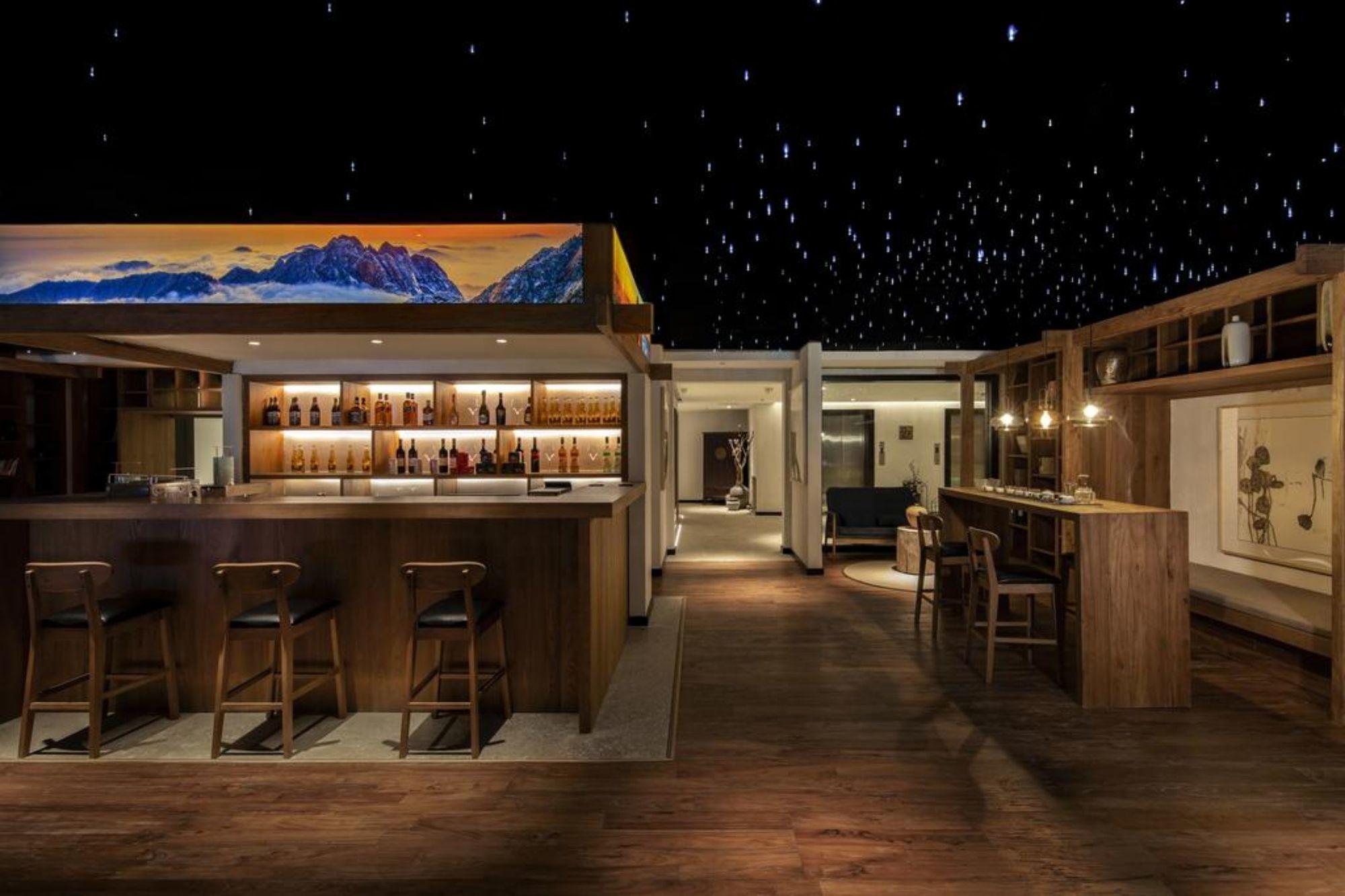 Huangshan Lotus Villa — 4-Star Luxury Hotel in Huangshan, People's Republic of China