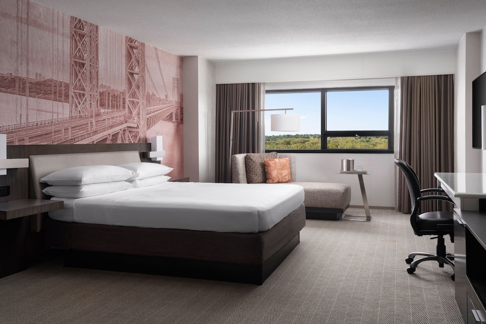 Teaneck Marriott at Glenpointe - carbon neutral hotel in Teaneck