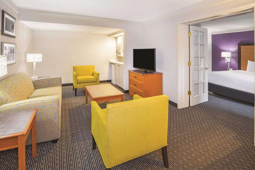 Howard Johnson by Wyndham Sacramento Downtown - photo 37