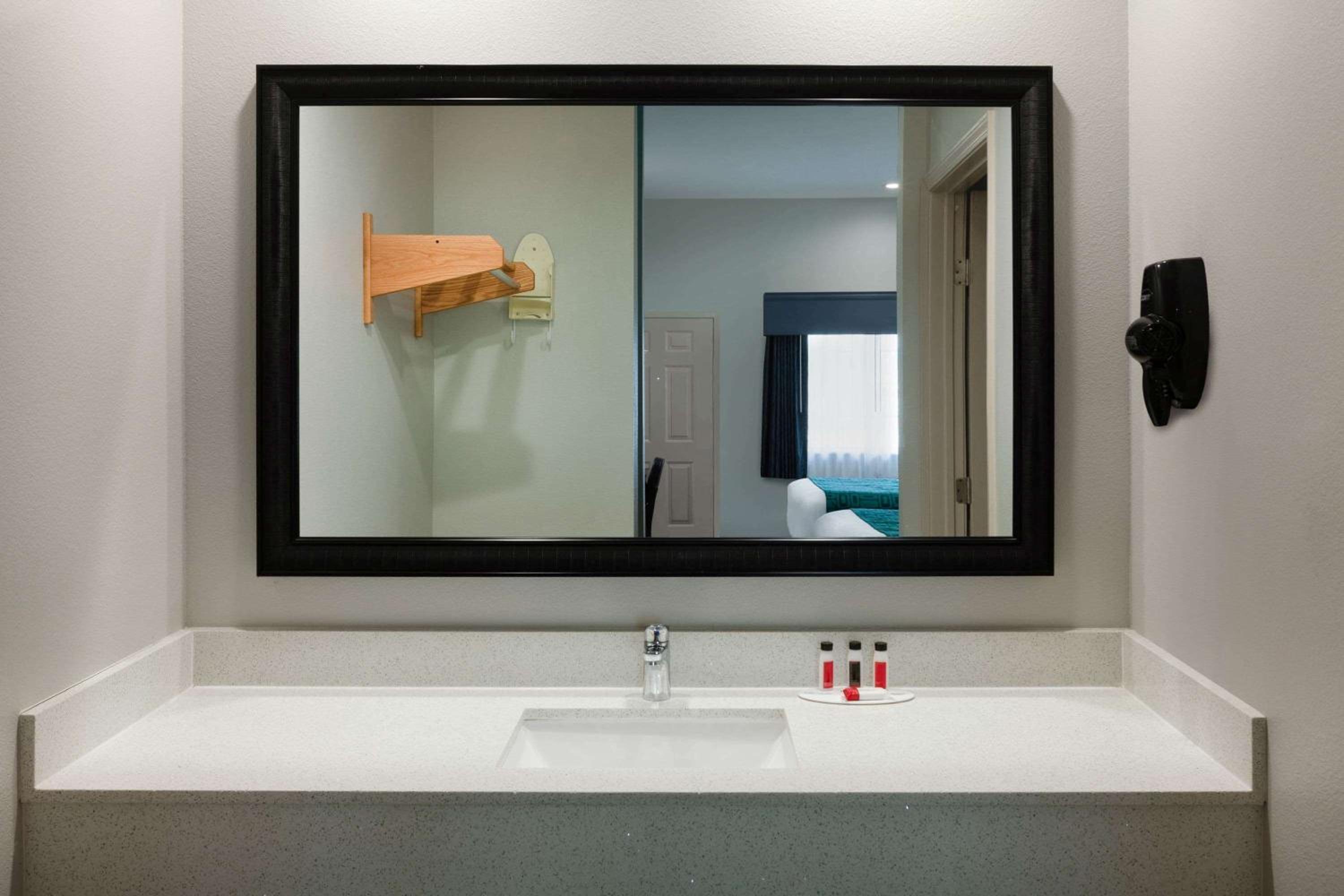 Americas Best Value Inn Houston Willowbrook - photo 45