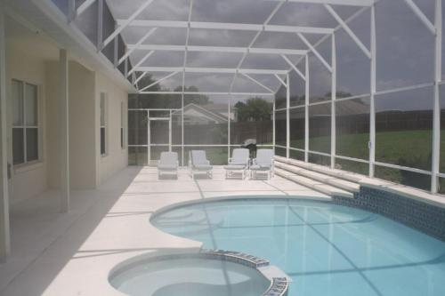 Hampton Lakes Villa — 4-Star Luxury Hotel in Davenport, United States