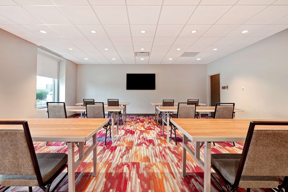 Home2 Suites by Hilton Lincolnshire Chicago - photo 43