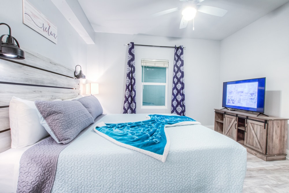 Laketown Wharf Resort by Aneliya's Rentals - photo 254
