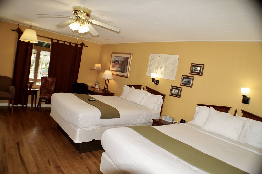 CedarWood Inn - photo 47
