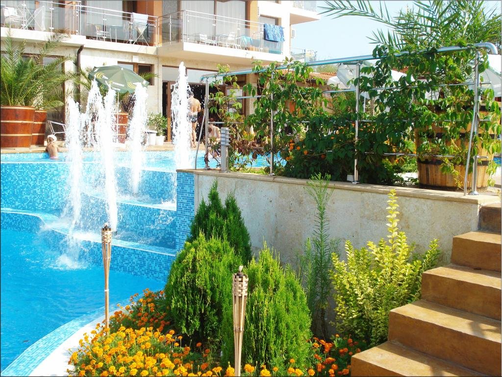 Семеен хотел Golden Place - last minute hotel in Sozopol